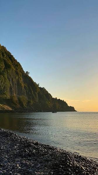 Quiet pebble beach — Gonio